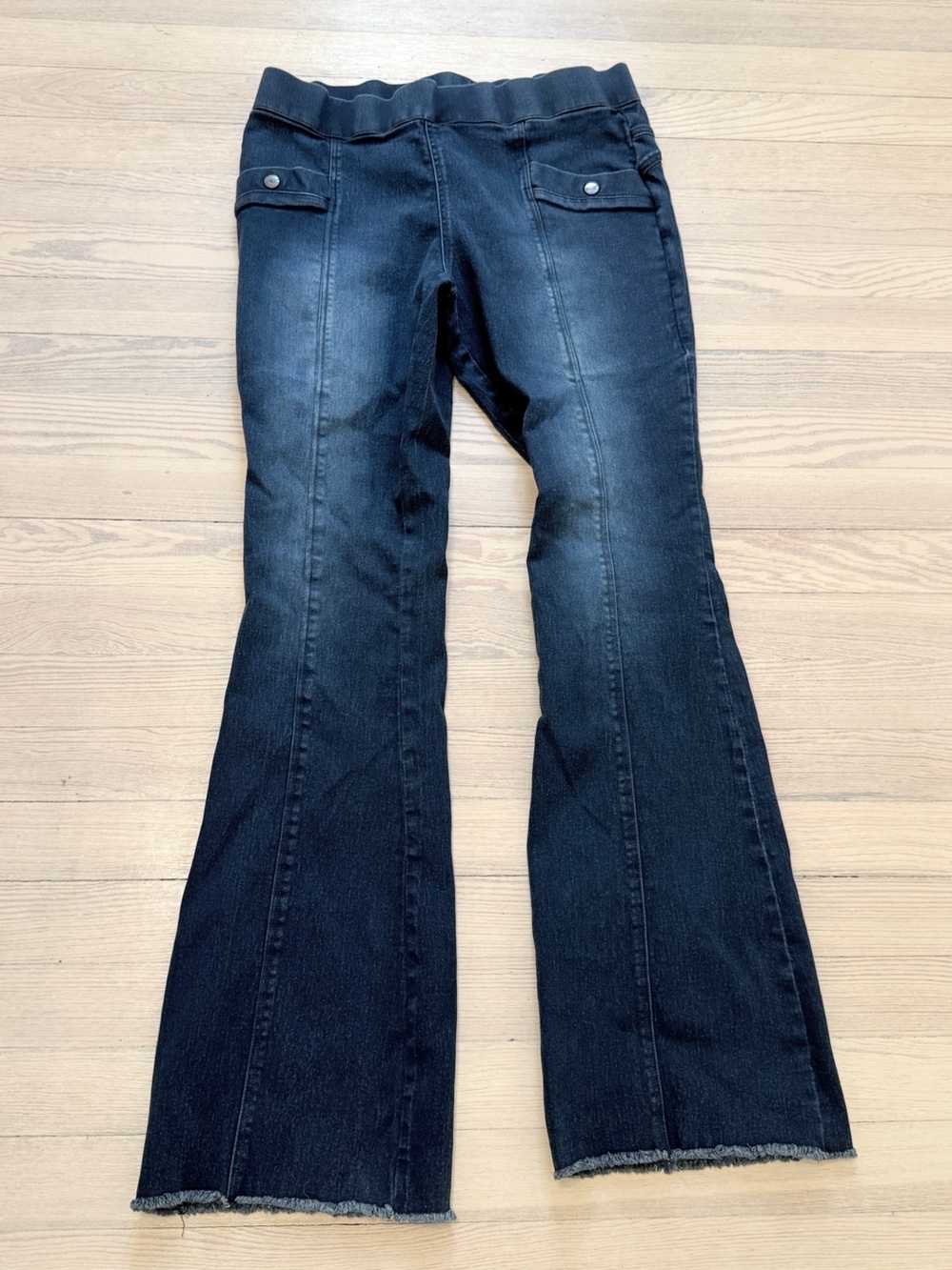 HUE Women’s Dark Wash Pull On Flare Leg Raw Hem Jeans Size L